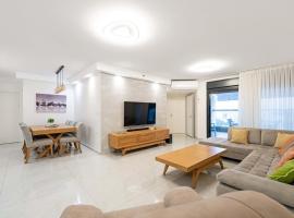 Spacious Family Luxury Getaway by Torohome, Hotel in Aschdod