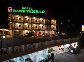 Grand Tamaro Hotel, hotel in Parapat