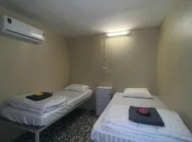KiKi HOSTEL