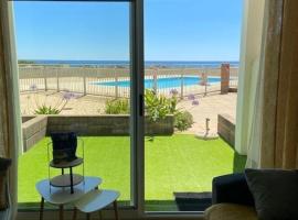 Bel appartement vue mer GUIDEL PLAGE, hotel a Guidel
