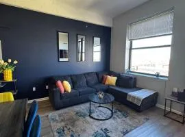Modern Spacious 1BR Loft - Prime Downtown Location
