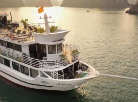 Beka Travel Cruise, Hotel in Hạ Long