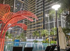 Fully Furnished 2 Bedrooms Apartment, Glory Heights, 3 mins walk to Vincom Mega Mall at Vinhome Grand Park D9, Hotel in Gò Công