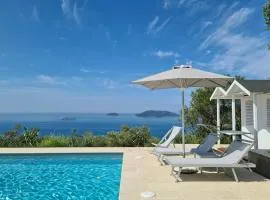 "Pini House", inside a Private Park, shared Pool, Tennis, AC, Parking next home and Parking in Lerici!