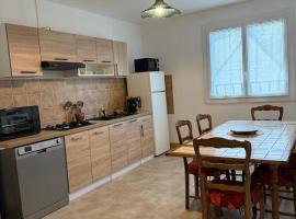 Appartement tout confort aux portes du Sancy – hotel w mieście Lanobre