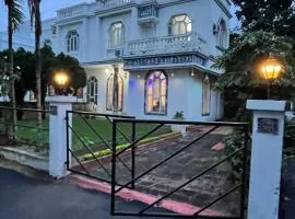 Shantiniketan Bungalow with green lawn
