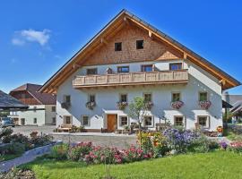 Bachbauer am Attersee, khách sạn ở Weyregg