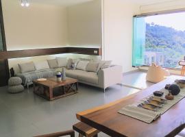 Lucas Apart 2Bdr & 2Bth with pool, Hotel in Mār Yūsuf