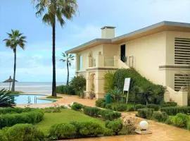 Very nice apartment with sea and pool views