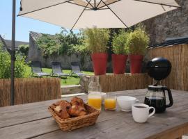 Gîte 3 étoiles à Lessay, Jardin clos, 3 chambres, proche plages, chiens acceptés, hotel in Lessay