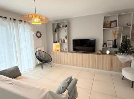 "Lac'Almie" - Appartement 2 chambres avec Terrasse et Parking, hotel in Doussard