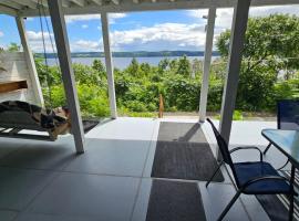 Suite 3 Flèche du fjord vue Saguenay Mont Valin: Saint-Fulgence şehrinde bir otel