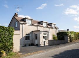 Katies Cottage, hotell i Gortaclare
