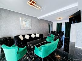 Luxury Private Villa, Hotel in Tunari