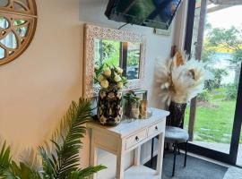 Fern Cottage - Lake Rotomā, hotel a Rotoiti