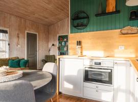 Selið Cottage Traditional with hot tub and lake view, hotel i Laugarvatn