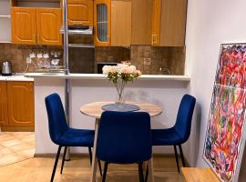 Spacious 2 bedroom Apartment in Warsaw Centre, Fast Wi-Fi, Self Check In, Family & Work Friendly, Hotel in Warschau