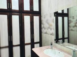 Peaceful and modern family stay, Hotel in Canaan