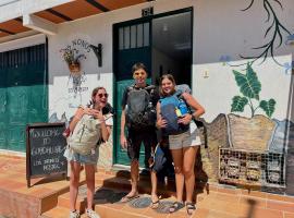 Los Nonos Hostel，位于Guadalupe的酒店