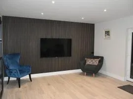 The Lodge New 2 Bedroom 1 Bathroom Luxury House