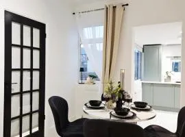 Premium 3 Bed Home in Hull Parking