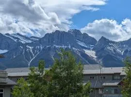 2 Bedroom Condo Banff, Canmore sleeps 6 comfortably