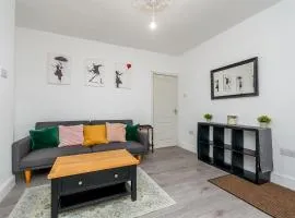 Entire Nuneaton House Next to the Station