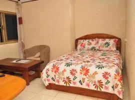 Appartement spacieux et meublé Lomé Togo 4 min de l'aéroport Wifi et Espace aéré gratuit Eau chaude Compteur Electrique personnalisé Gaz butane disponibles dont chargement à charge du voyageur