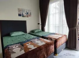 AJA Tumpaksewu Homestay