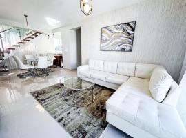 Serene Penthouse near Homs Hospital, hotel i El Ejido