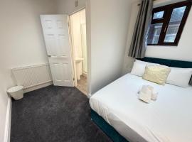 Moor Layover Heathrow - Cozy Crew Stay - 10 min to Airport, hotel in Harmondsworth