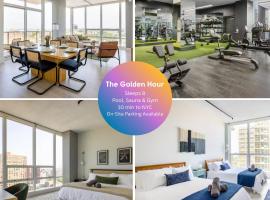 Modern Loft 15 Min from NYC with City View & Pool, Hotel in Croxton