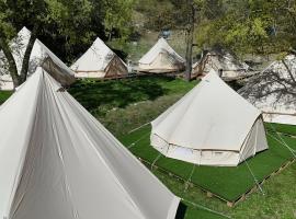 Glamping La Bellota, hotel i Encinas de Esgueva
