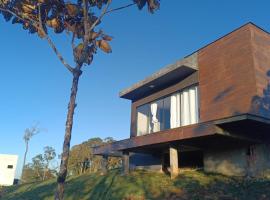 Chal&eacute;s Ref&uacute;gio nas montanhas, chalet di Guaratuba