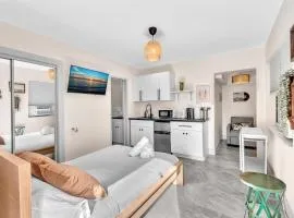 Santorini Blu Chic Beach Studio Steps to Ocean