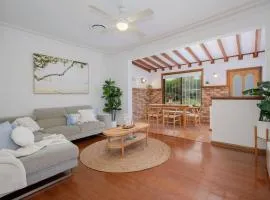 Warners Bay Escape - Private Pool near the Foreshore