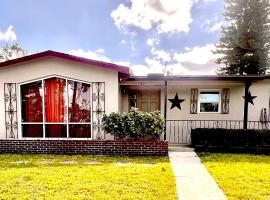 Home away from Home!, hotel in Deltona