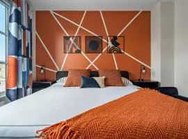 Rare Find, Double King Beds, Cozy and Vibrant