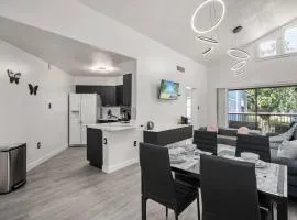 Condo with Pool, Gym, Golf, Jacuzzi and Game Areas