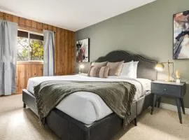 2BR Red Cedar Lodge near Banff with Mountain Views