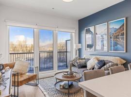 Cozy 2BR apartment in Golden near DT, хотел в Голдън