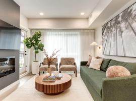 Bright & Homey Haven w/ Hot Tub, Pool + Near Banff, hotel en Dead Man's Flats