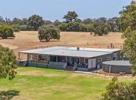 Bailey Estate - Margaret River Lakeside Stay