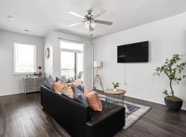 Cozysuites Spacious 2BR next to Whole Foods, hotel in Indianapolis
