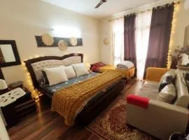 Exclusive Floor on Manali Expressway for Family