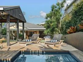 Holiday Home at Sunshine with Pets and HEATED POOL