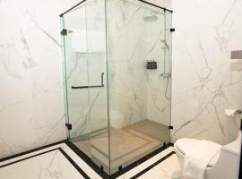 L'Eminence Golf & Resort Lembang - Bandung, отель в городе Лембанг