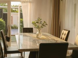 Luxury 4BR Villa Private Pool Tropical Garden, hotel de luxo em Ban Nong Chaeng