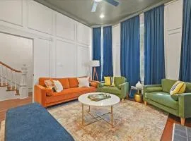 Chic Pink Villa by NestNGo Escapes with 2 car private parking