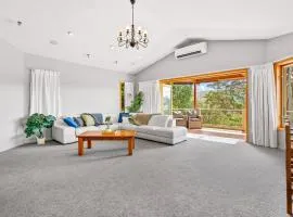 Spacious retreat with views, hot tub, games room!